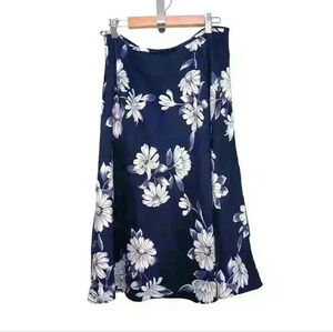 Petite Sophisticate Floral Plus Size Silk Below Knee Skirt Blue and White